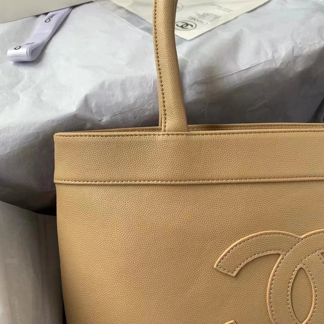Vintage Caviar East West Beige Tote D9446