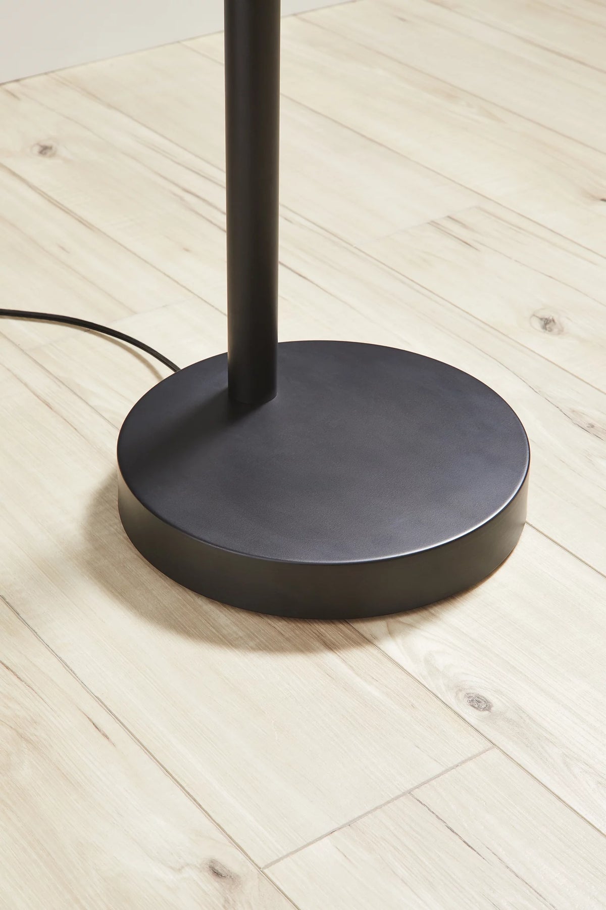 Matte Black 3 Head Arc Floor Lamp Y5596