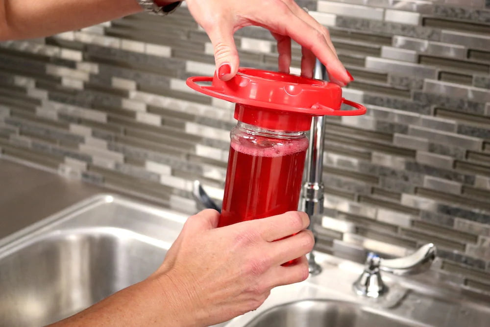 16 oz Red Plastic Hummingbird Feeder O990