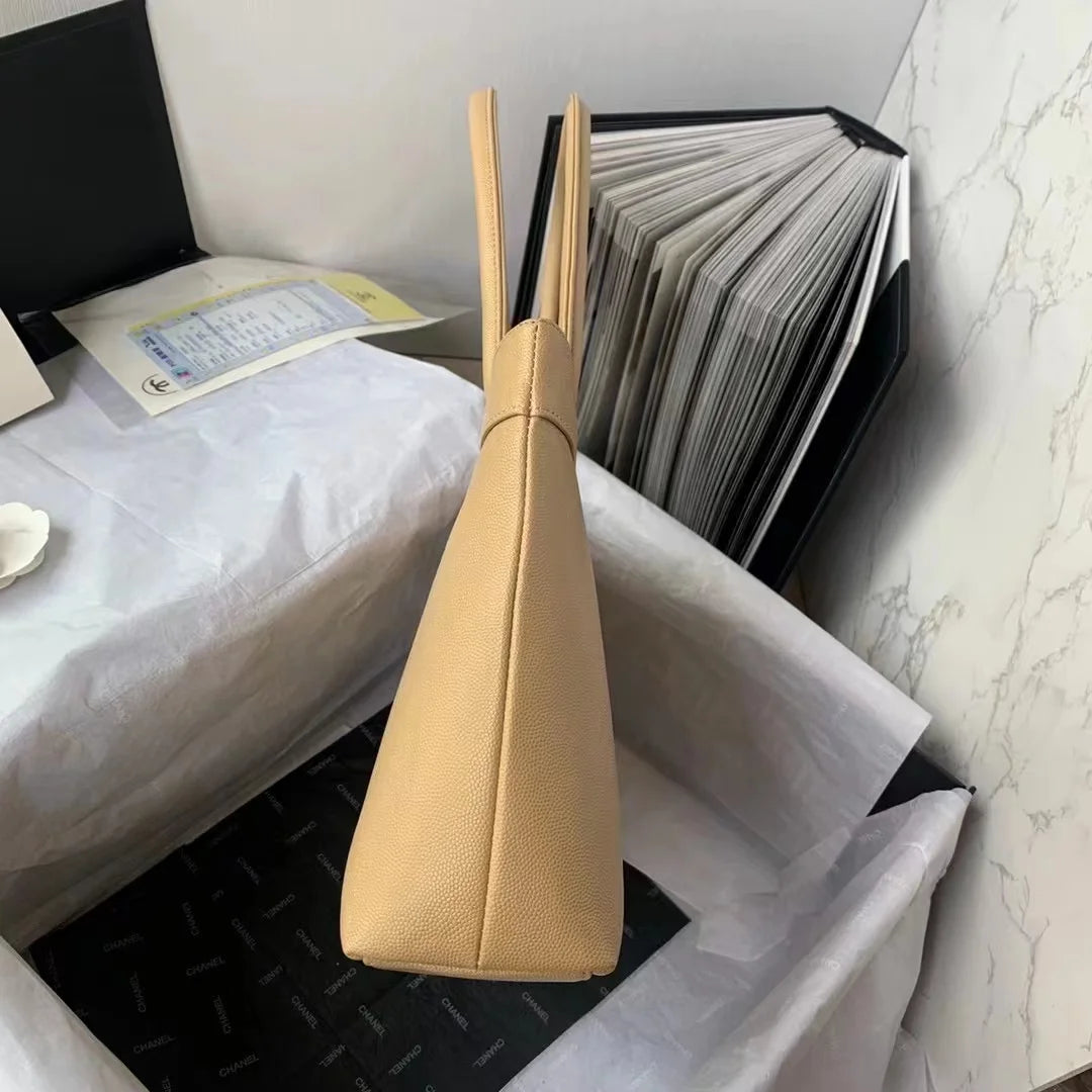 Vintage Caviar East West Beige Tote D9446