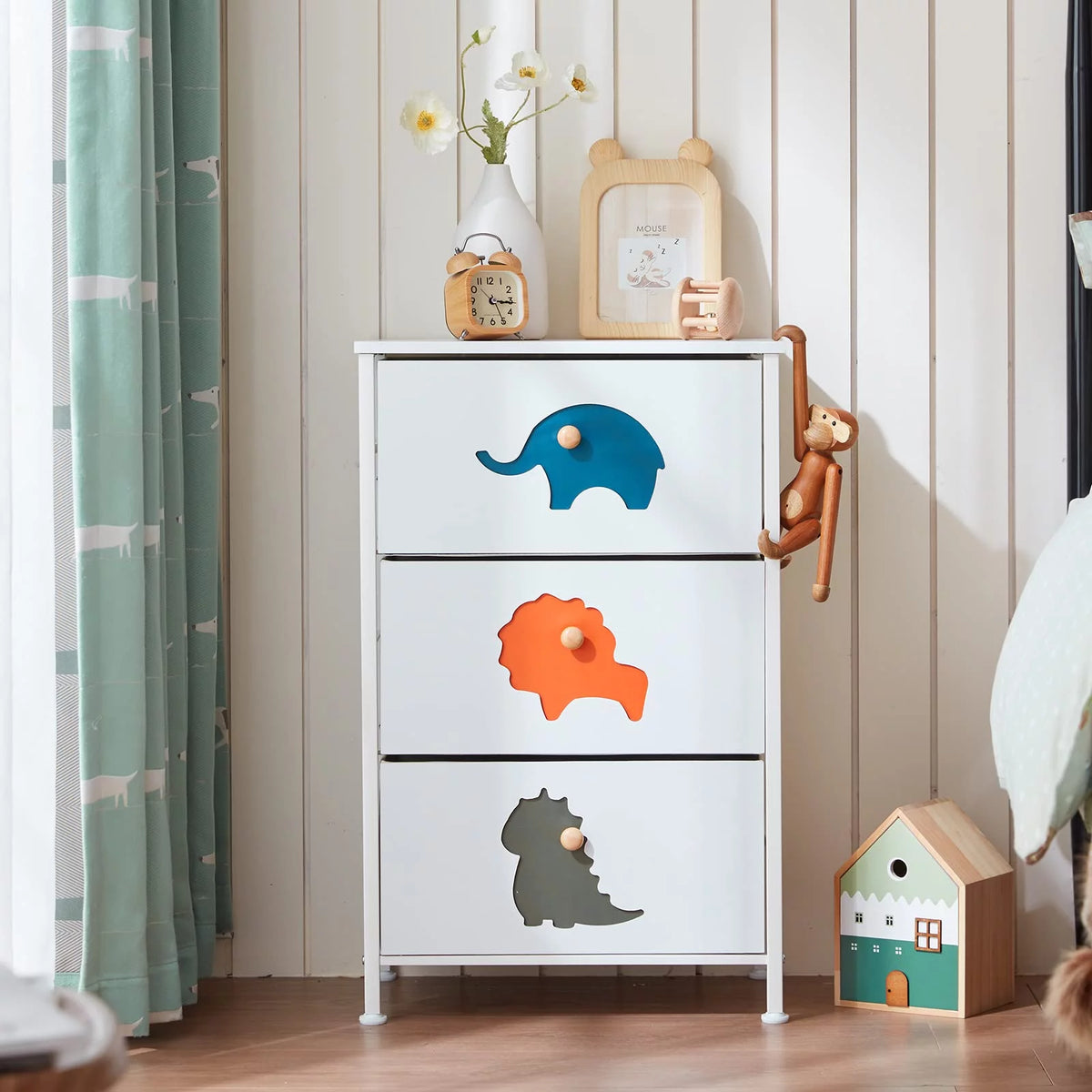 White 5 Drawer Dresser H389380