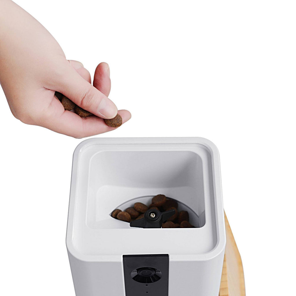 White Pet Treat Dispenser with Camera G86409