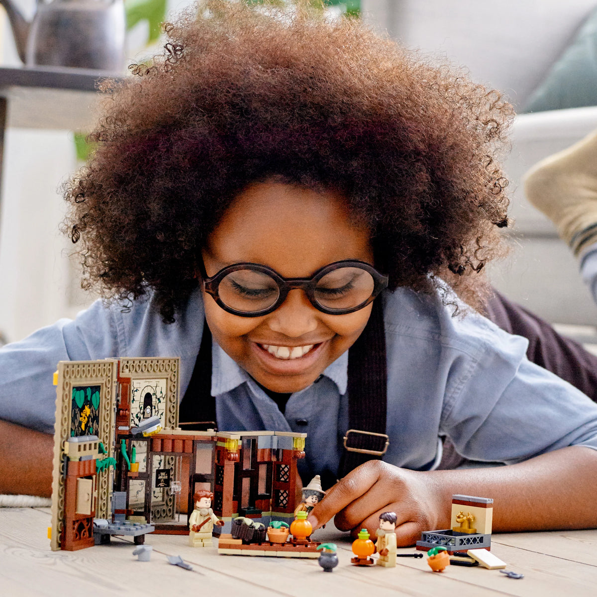 LEGO Hogwarts Moment: Herbology Class Building Set (233 Pieces) O415