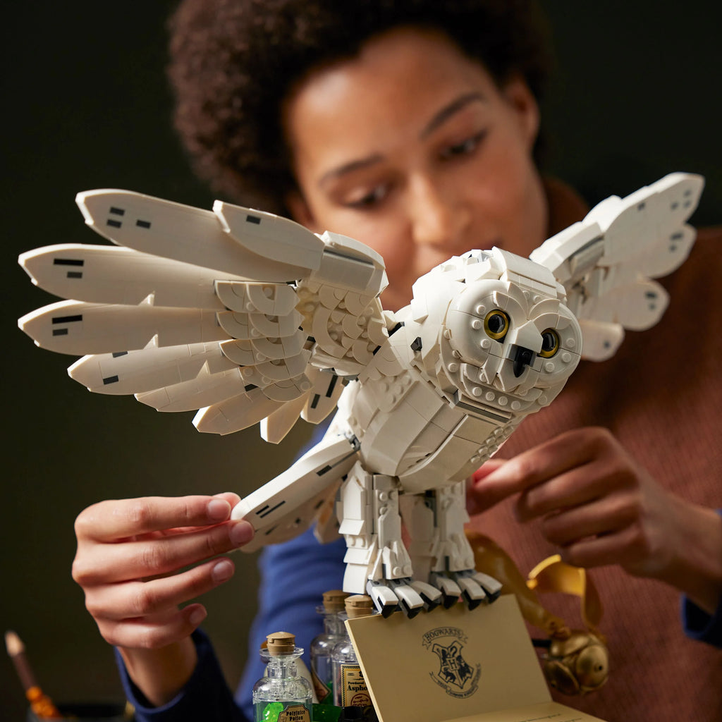 LEGO Harry Potter Hogwarts Icons Collectors' Edition Hedwig Owl Model with 3 Exclusive Golden Minifigures F617
