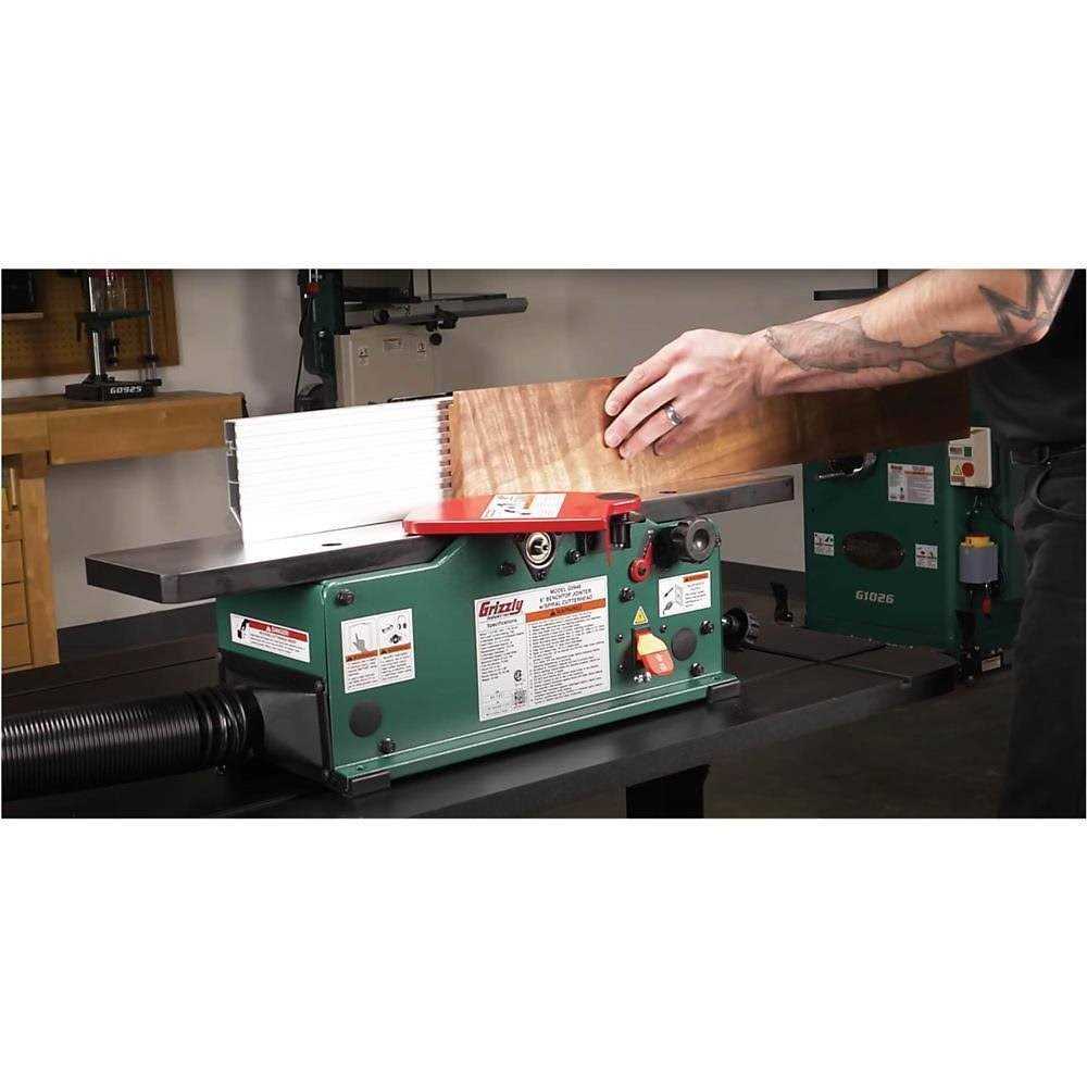 6 Benchtop Jointer with Spiral-Type Cutterhead F538228