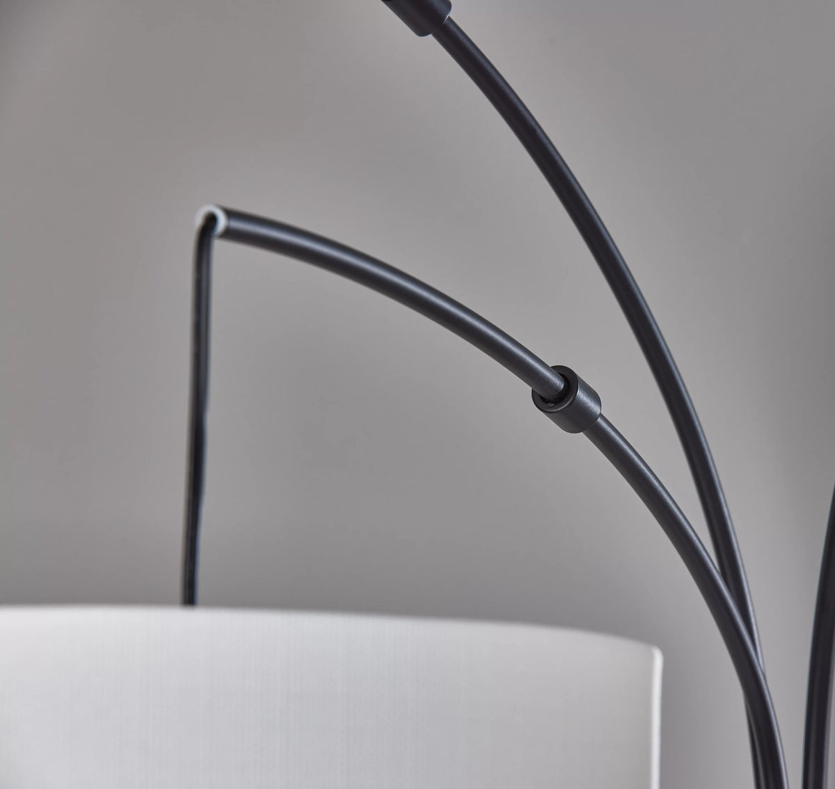 Matte Black 3 Head Arc Floor Lamp Y5596