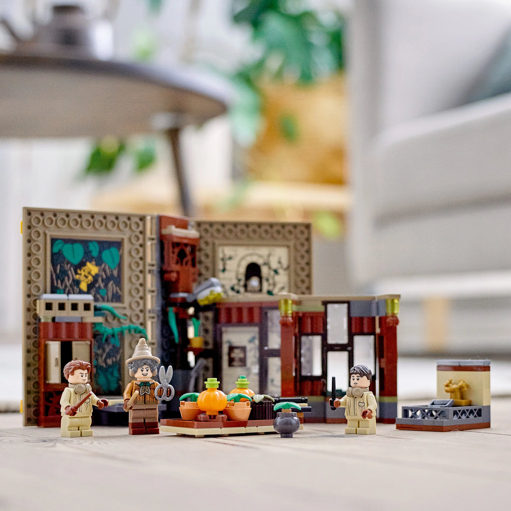 LEGO Hogwarts Moment: Herbology Class Building Set (233 Pieces) O415