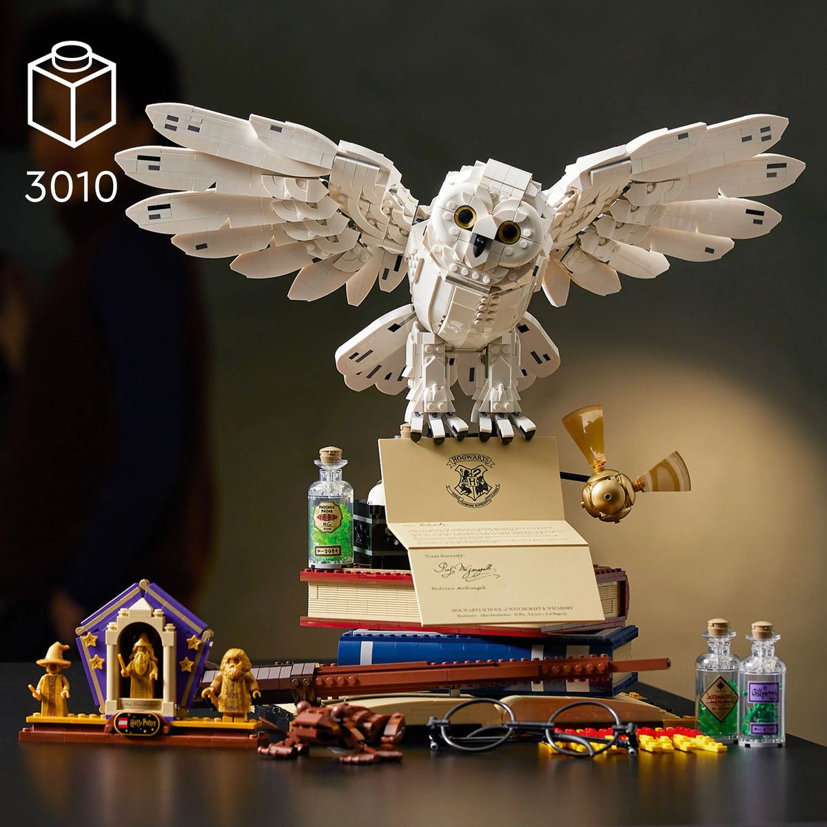 LEGO Harry Potter Hogwarts Icons Collectors' Edition Hedwig Owl Model with 3 Exclusive Golden Minifigures F617