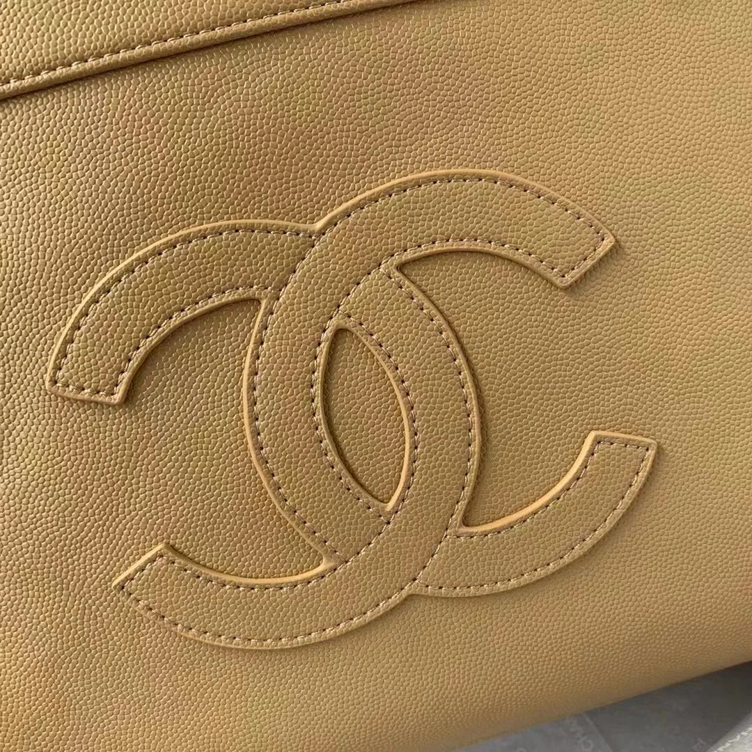 Vintage Caviar East West Beige Tote D9446