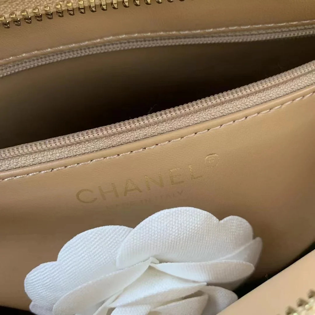 Vintage Caviar East West Beige Tote D9446
